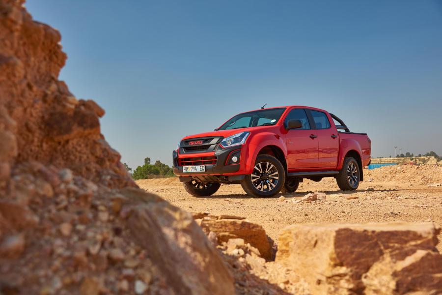  Isuzu KB Double Cab X-Rider 2017 года  (фото 12 из 40)